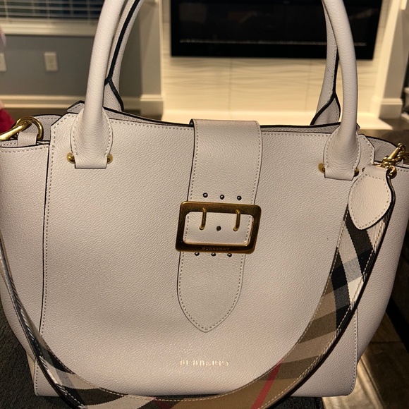 BURBERRY BUCKLE TOTE - Picture 1 of 8